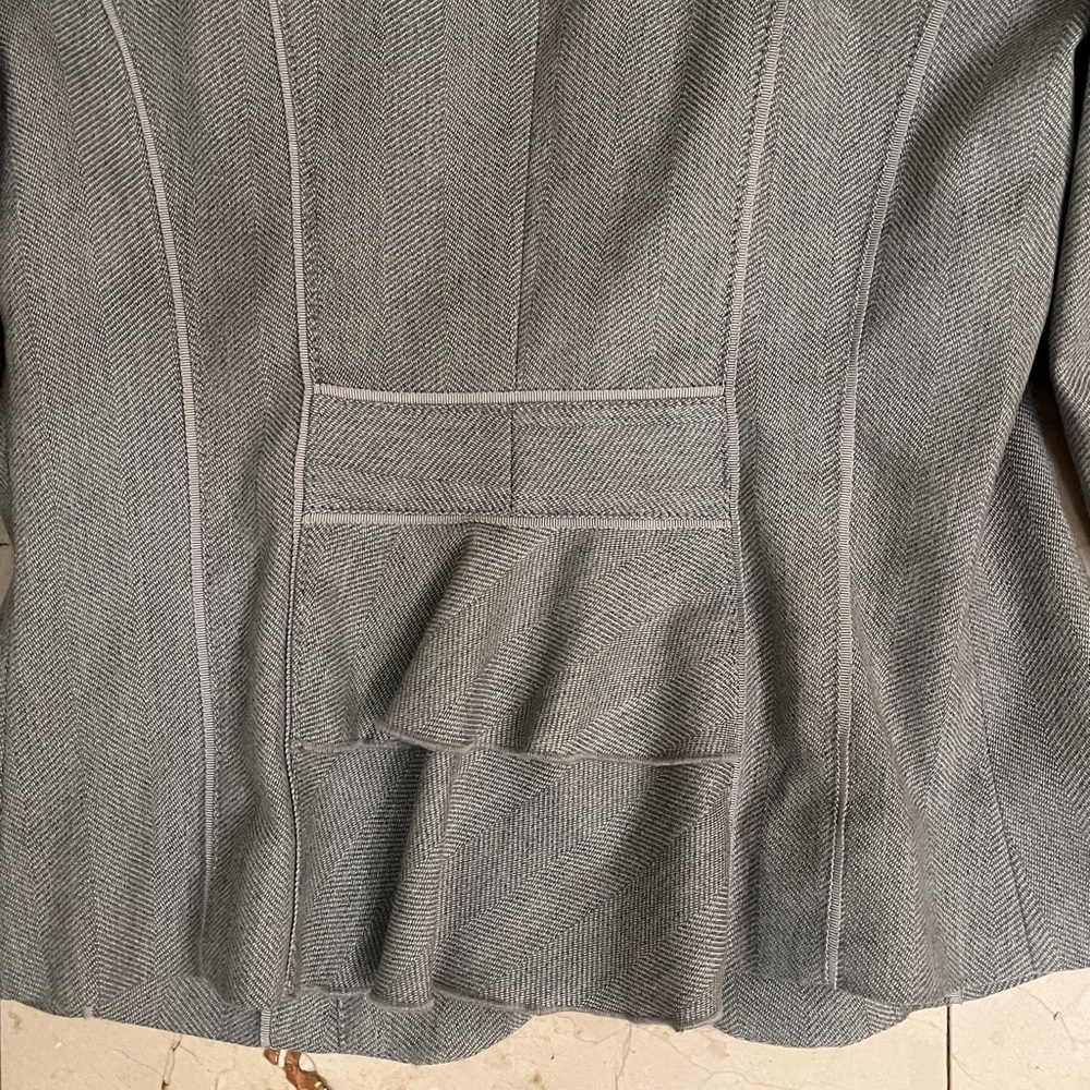 White House Black Market Gray Ruffled Blazer - Picture 4 of 8